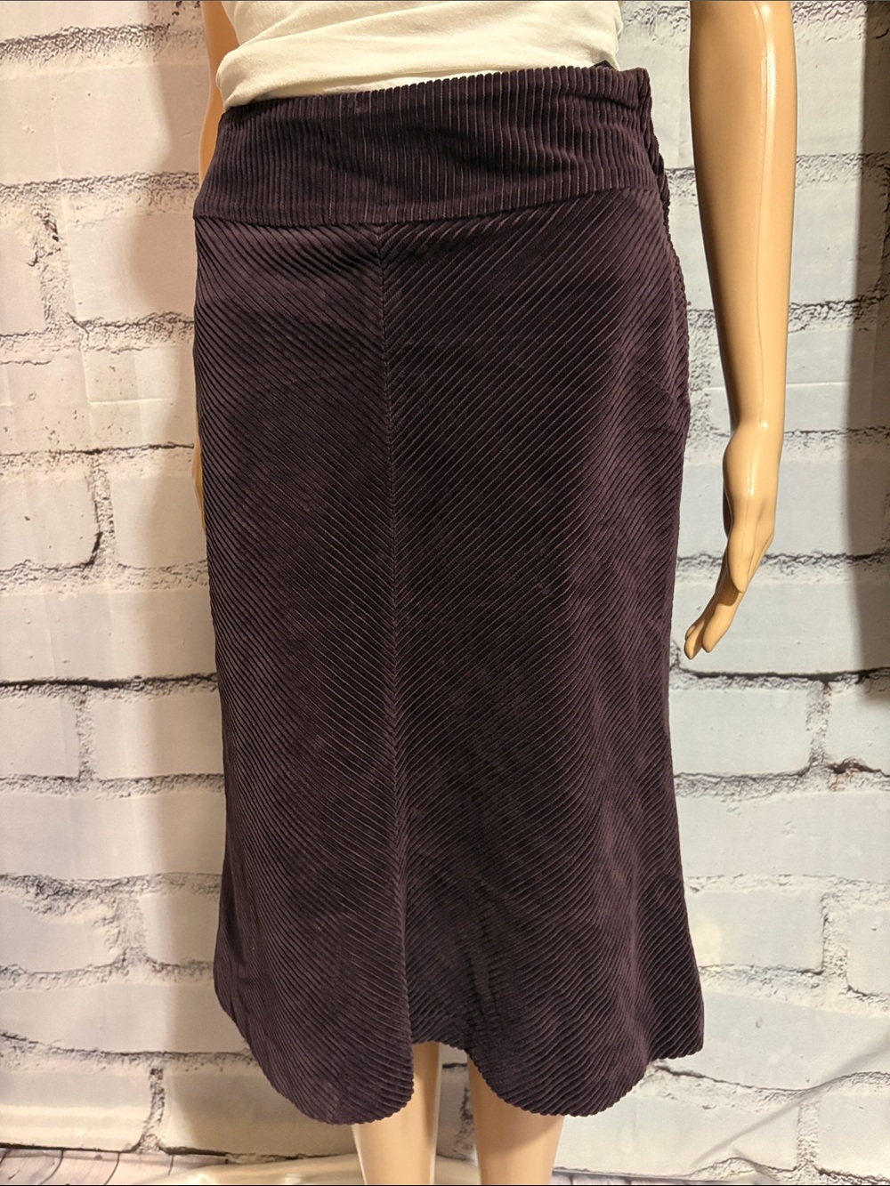 NWOT H&M Women’s Brown Corduroy Skirt Size 4